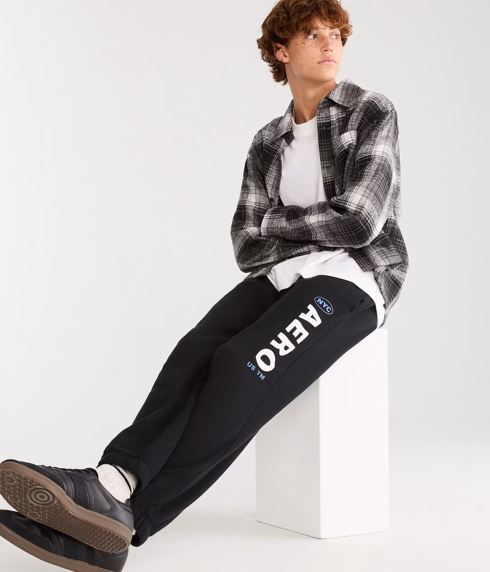 Aero NYC Jogger Sweatpants black fox