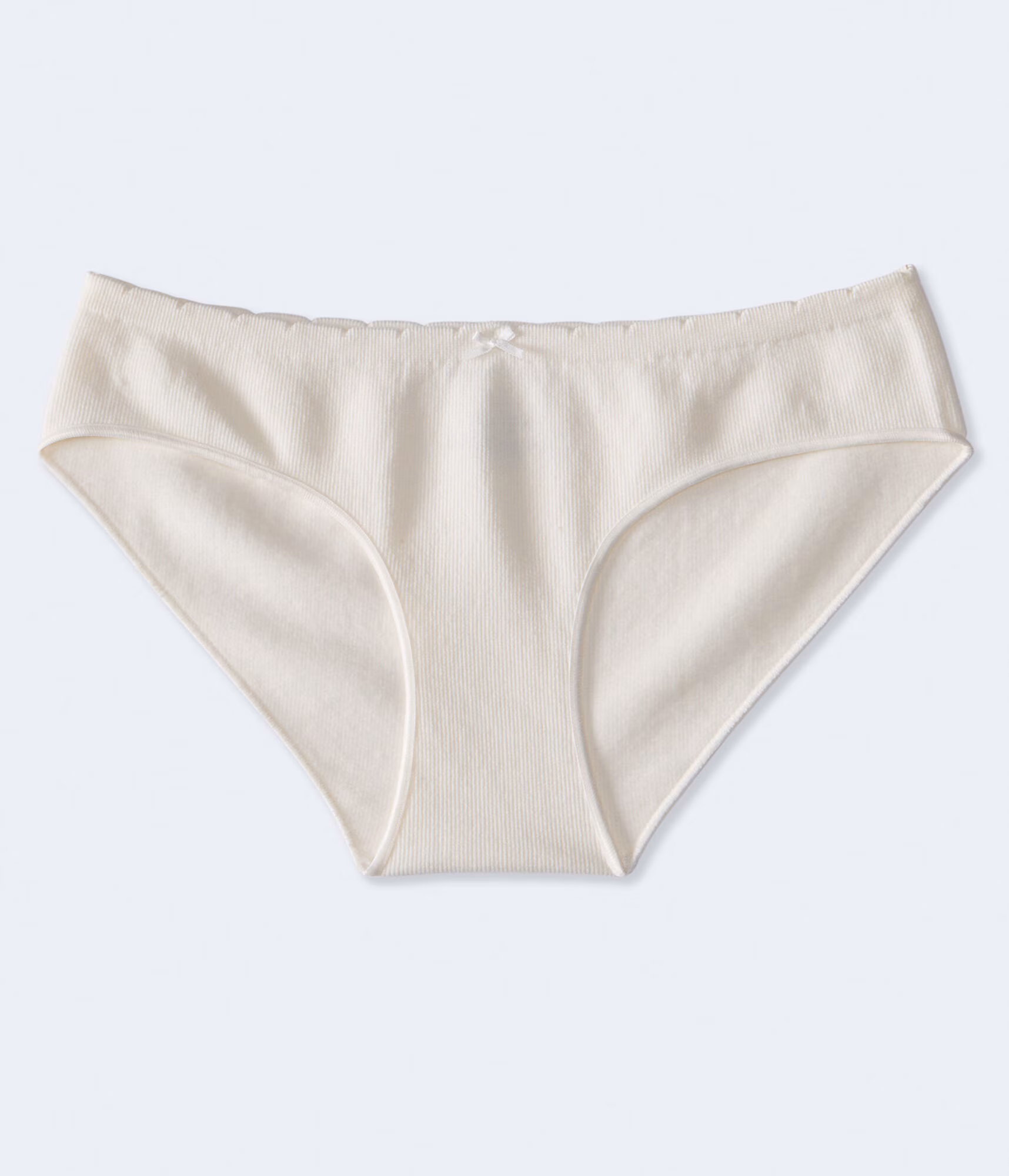 Scalloped Seamless Hipster cream