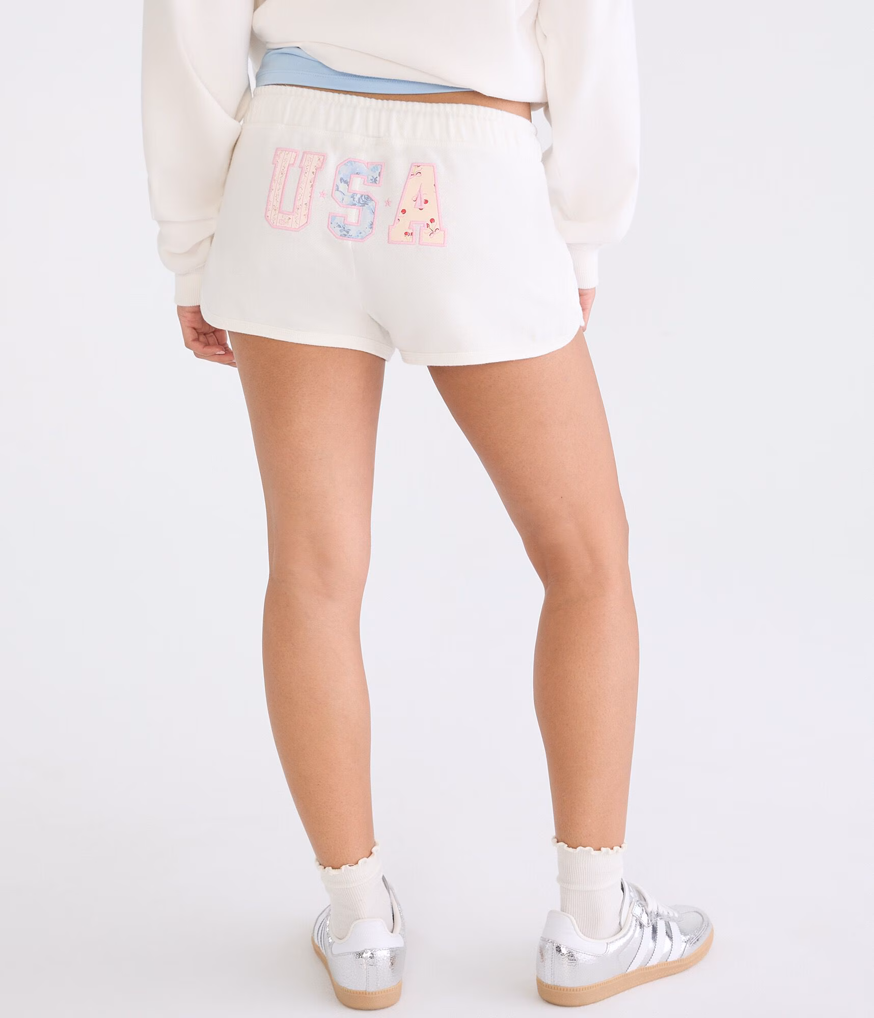 Cloud Soft USA Low-Rise Fleece Dolphin Shorts cream