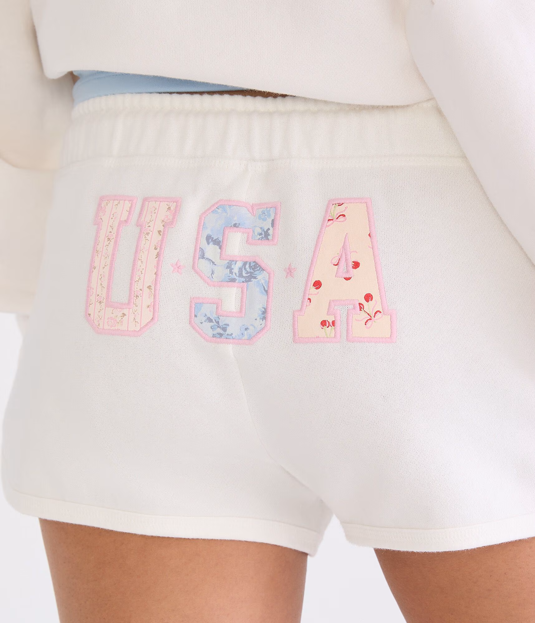 Cloud Soft USA Low-Rise Fleece Dolphin Shorts cream