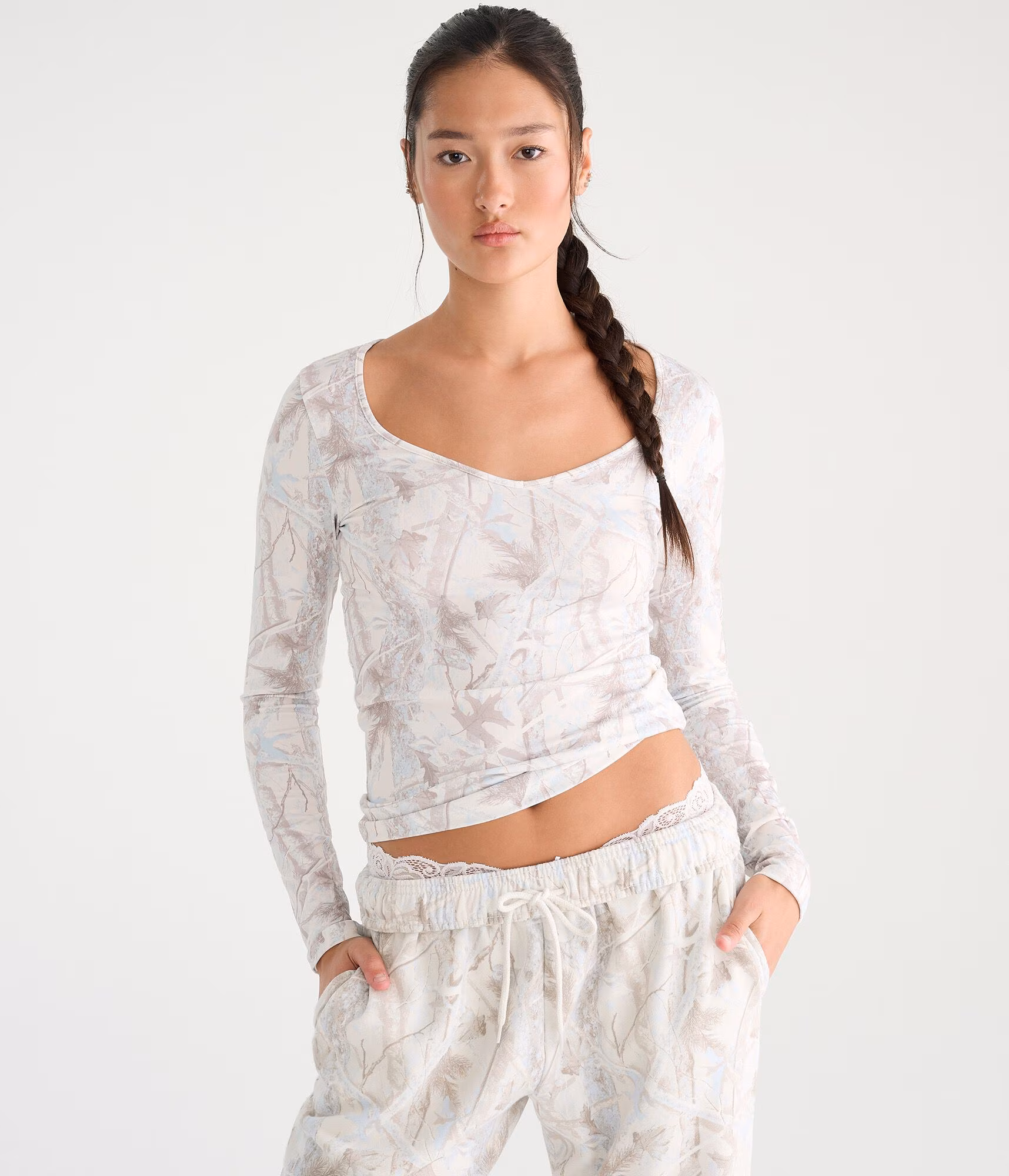 Long Sleeve Buttery Soft Seamless Forest Camo Sweetheart Tee cream