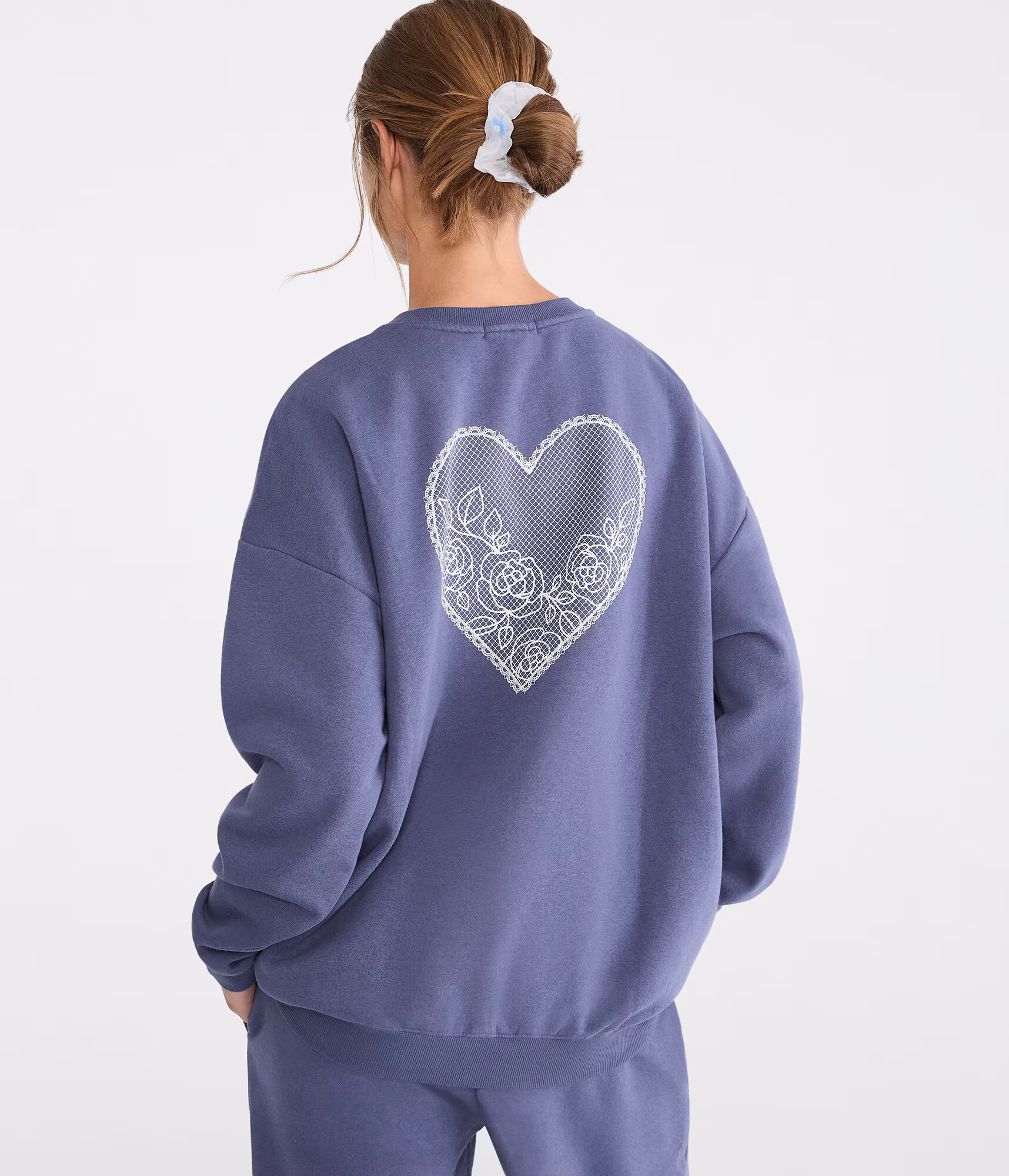 Cloud Soft Lace Heart Oversized Crew Sweatshirt nightshadow blue