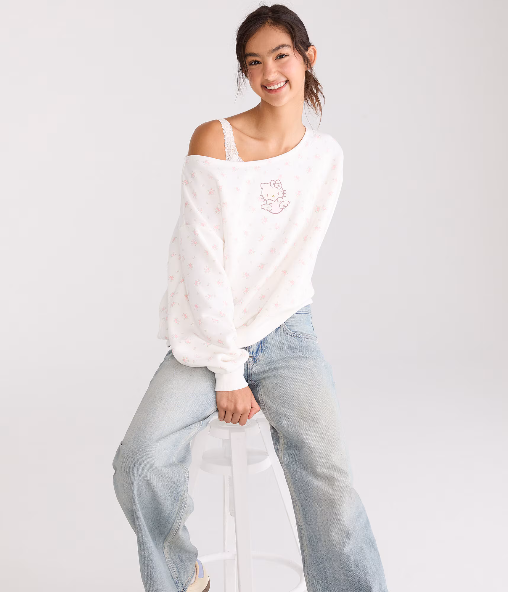 Hello Kitty - Aero Heart Floral Off-The-Shoulder Sweatshirt cream