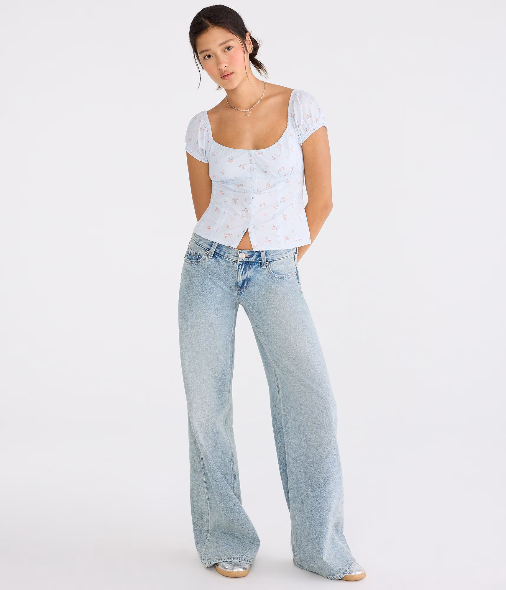 Floral Button-Front Scoop-Neck Blouse blue