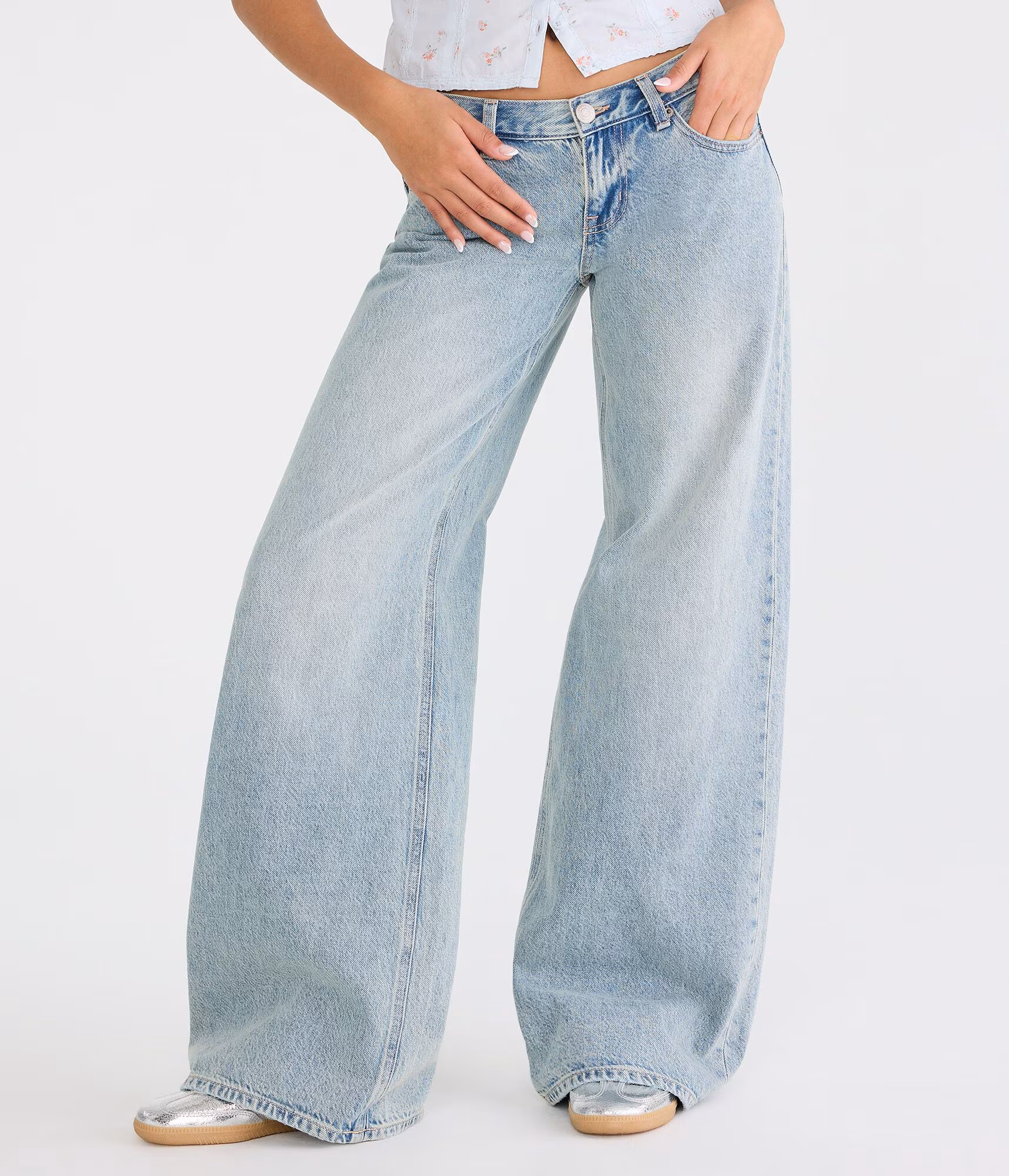 Super Low-Rise Ultra Wide Leg Jean light wash