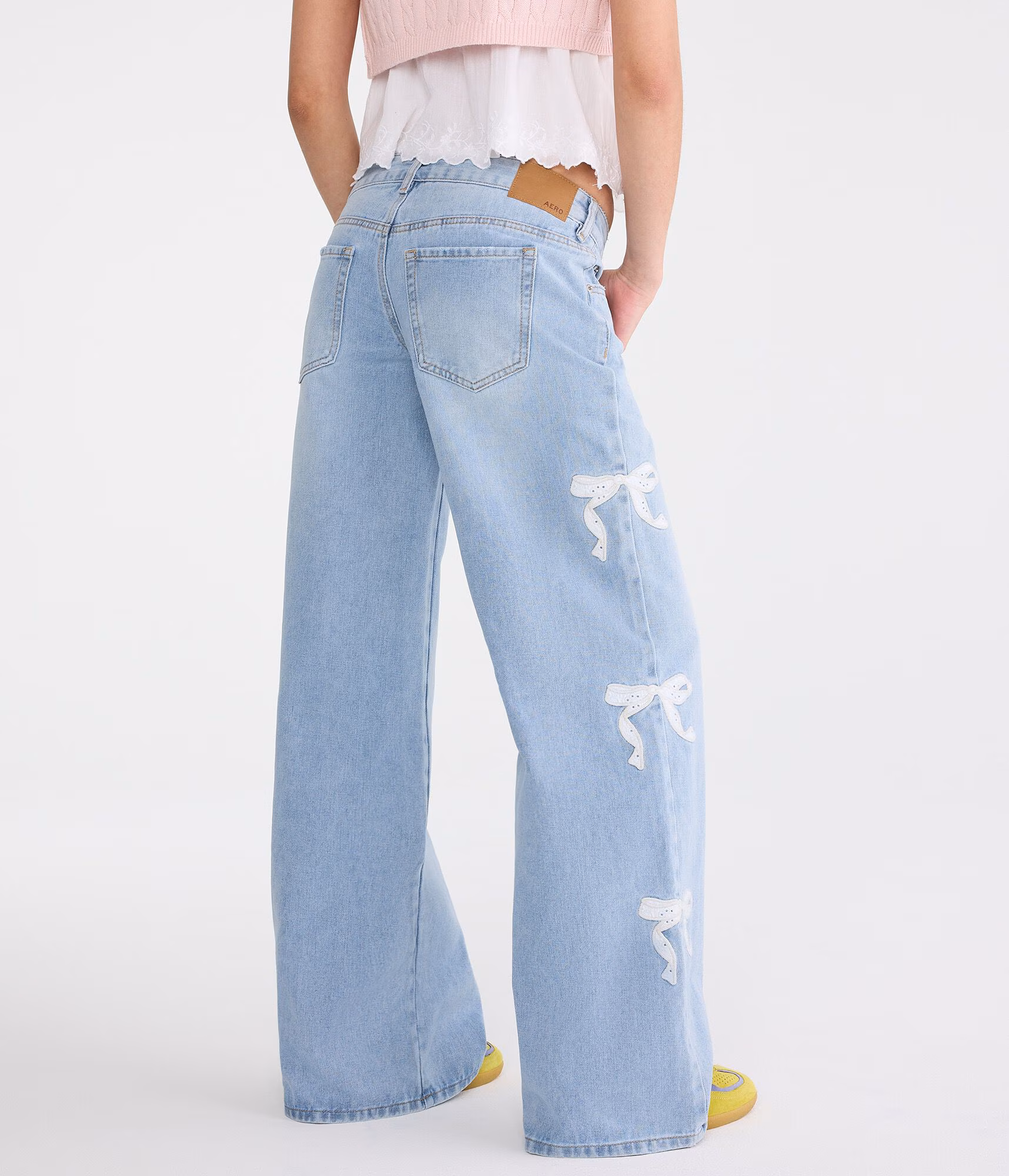 Super Low-Rise Ultra Wide Leg Eyelet Bow Jean light wash