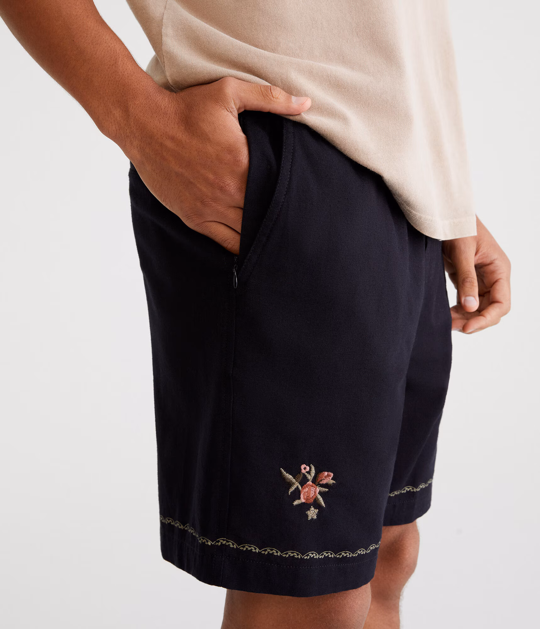 Embroidered Floral Linen Shorts 7" black fox